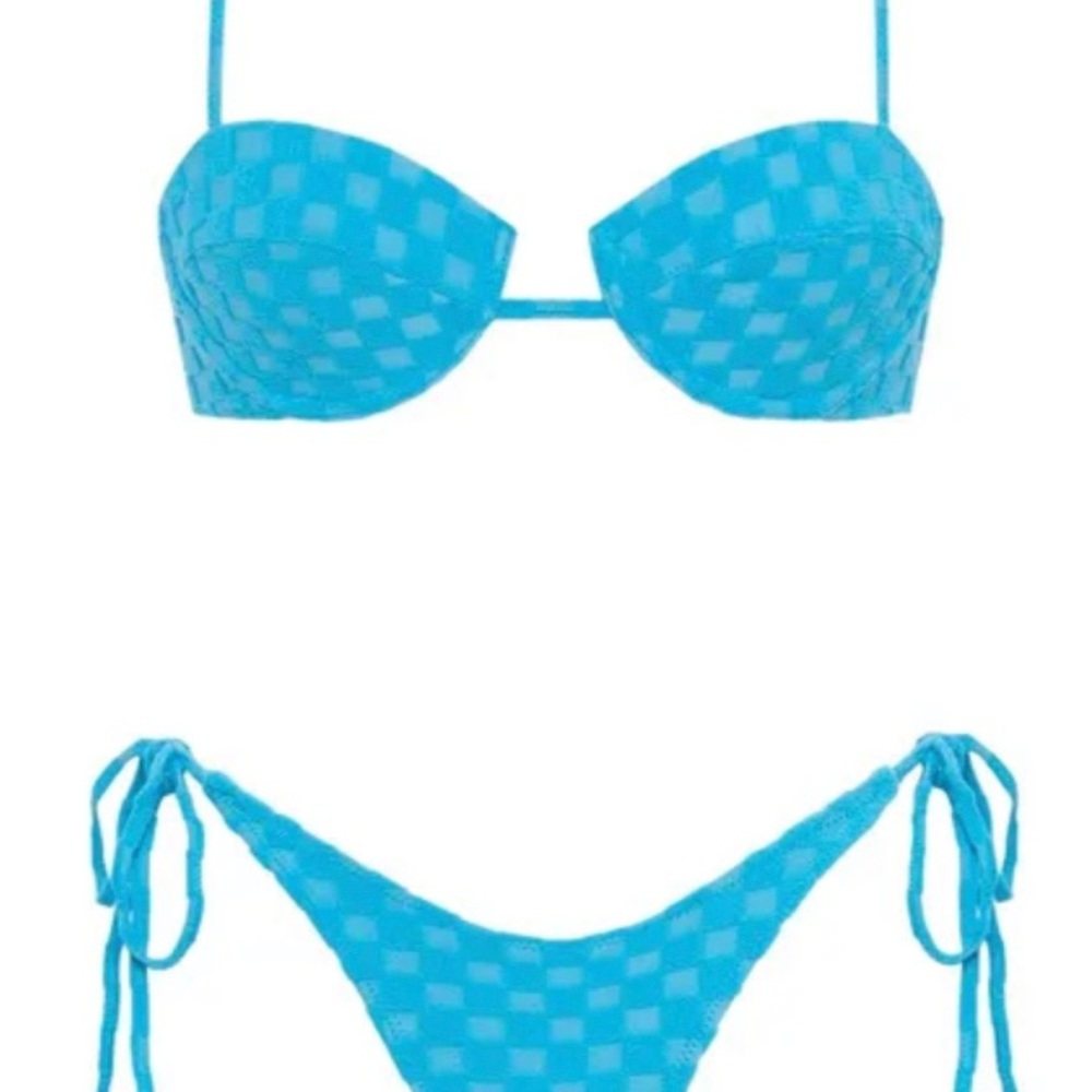 (NOT TO BUY) i am looking to buy this blue checkered triangl bikini